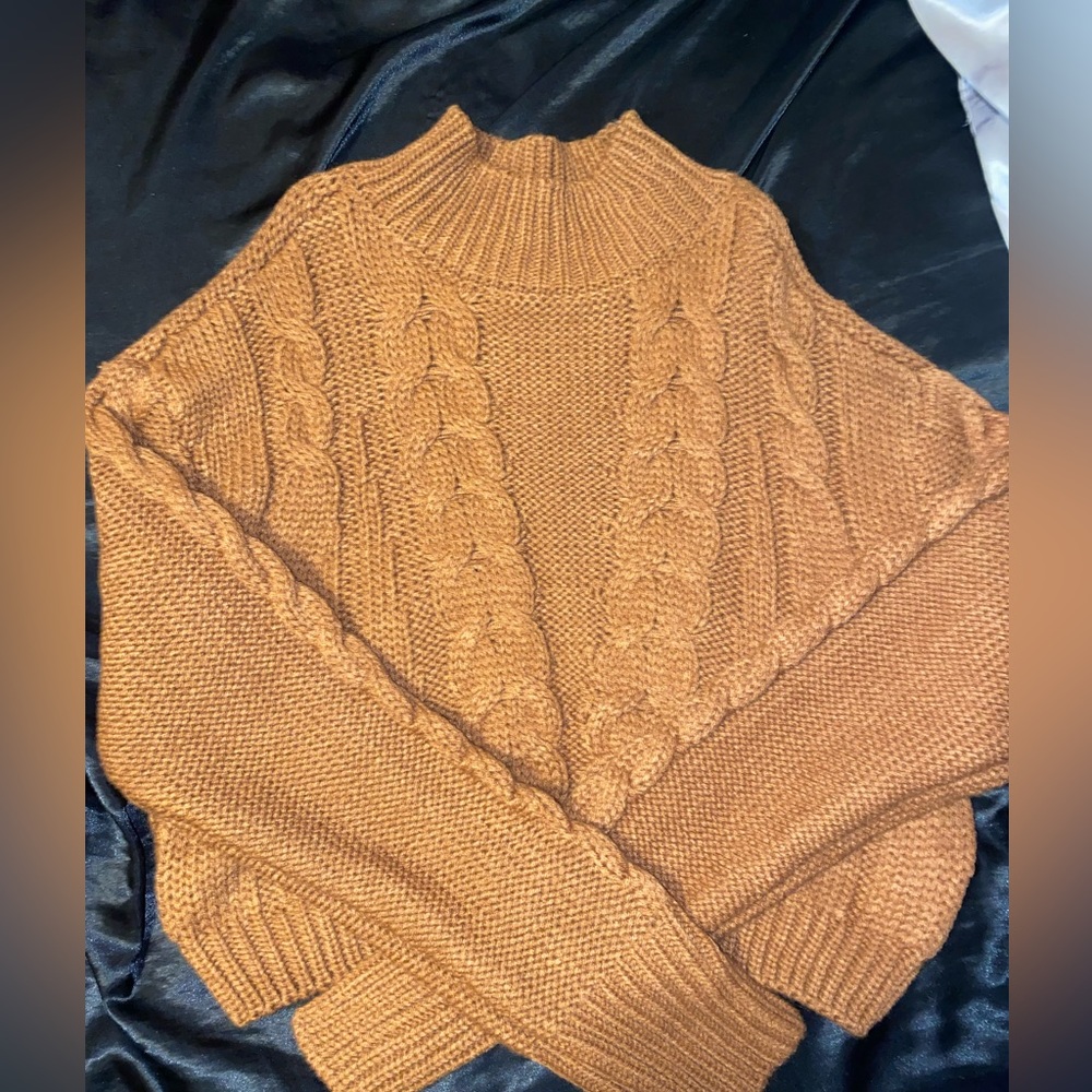 Nikkak Cropped Sweater